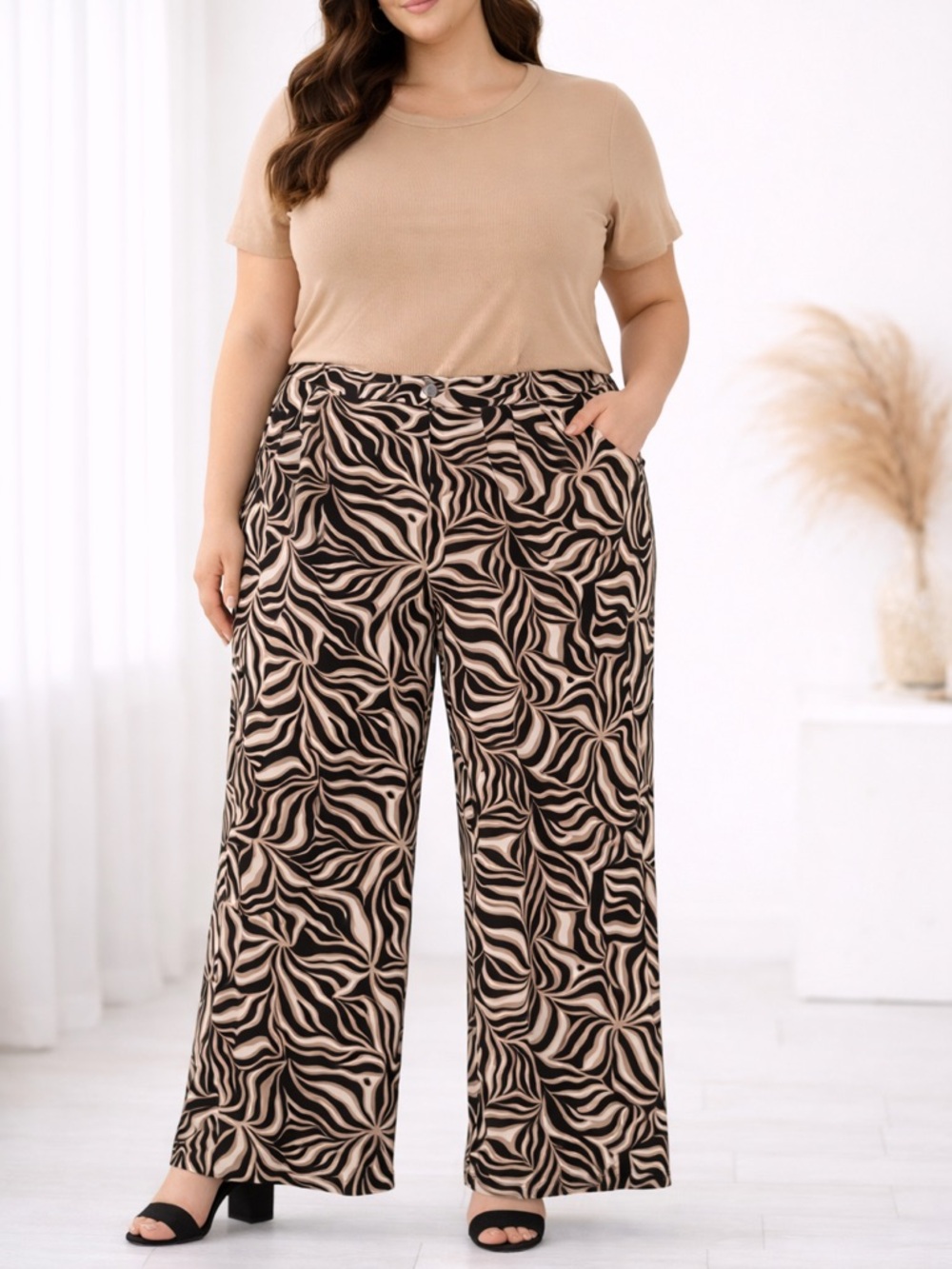 Robert Louis Beige & Black Printed Wide-Leg Pants Size 3X